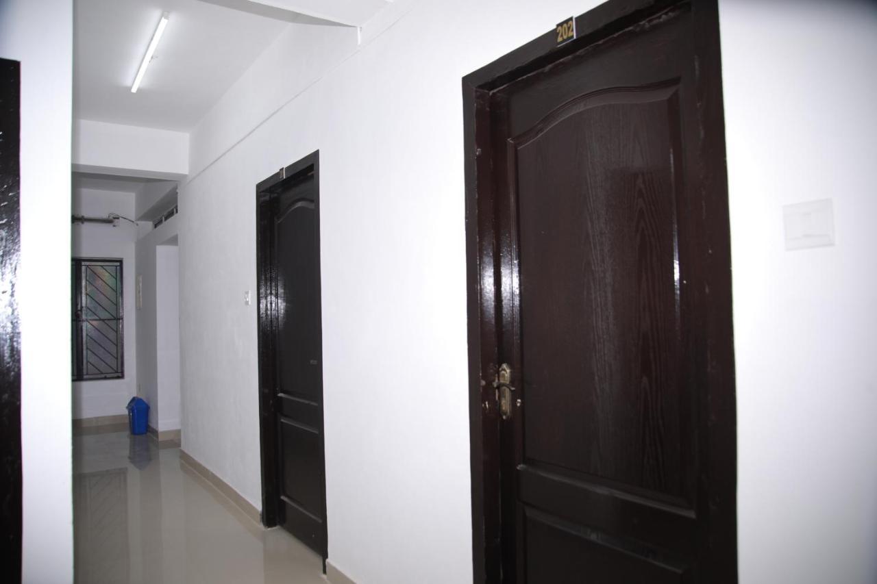 Meghna Residency Hotel Thiruvananthapuram Ngoại thất bức ảnh
