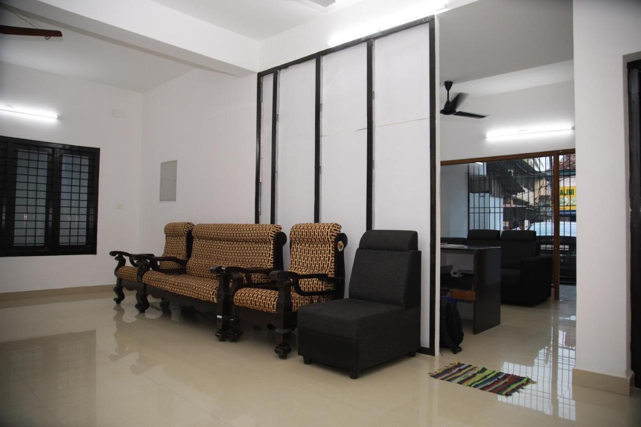 Meghna Residency Hotel Thiruvananthapuram Ngoại thất bức ảnh