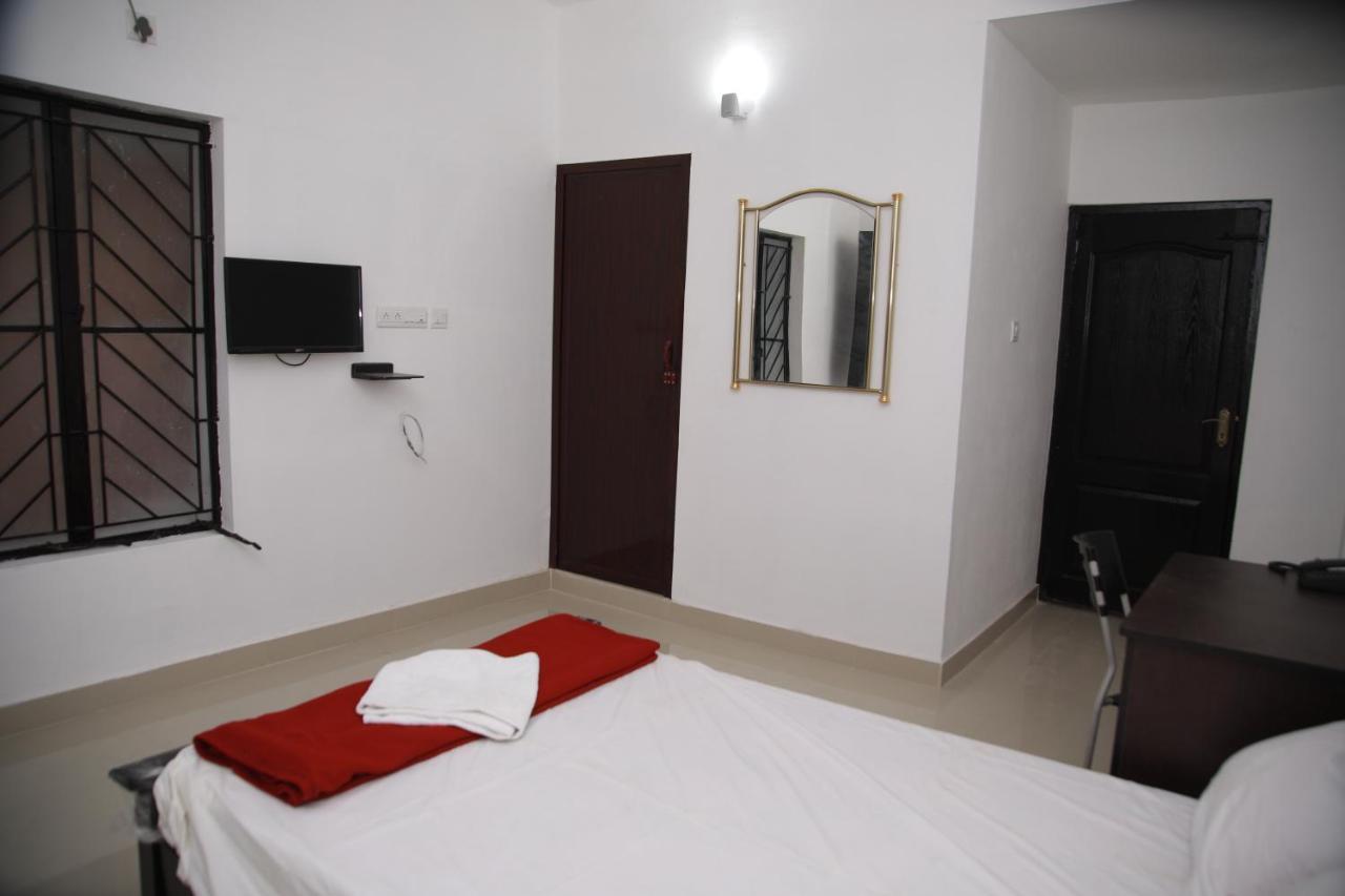 Meghna Residency Hotel Thiruvananthapuram Ngoại thất bức ảnh
