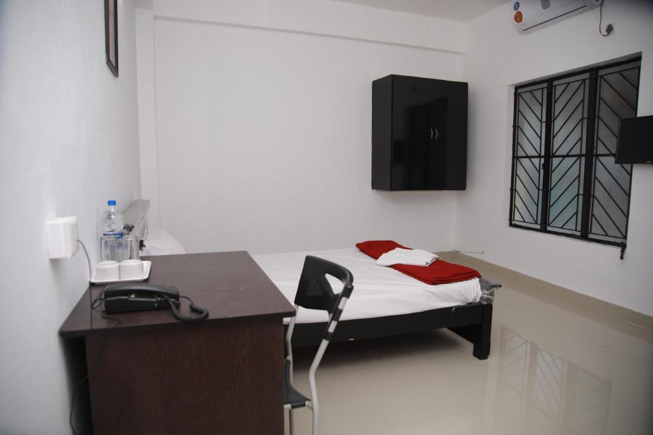 Meghna Residency Hotel Thiruvananthapuram Ngoại thất bức ảnh