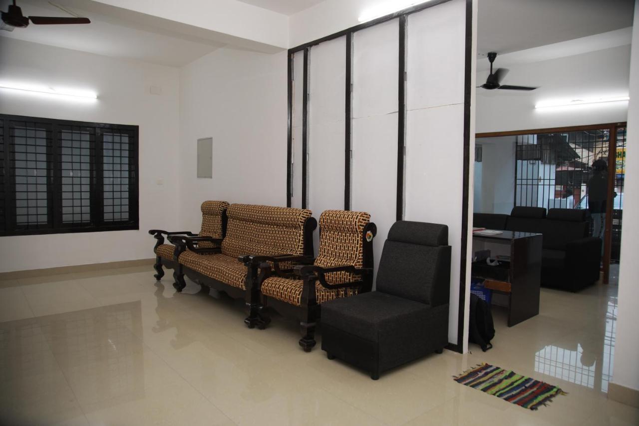 Meghna Residency Hotel Thiruvananthapuram Ngoại thất bức ảnh