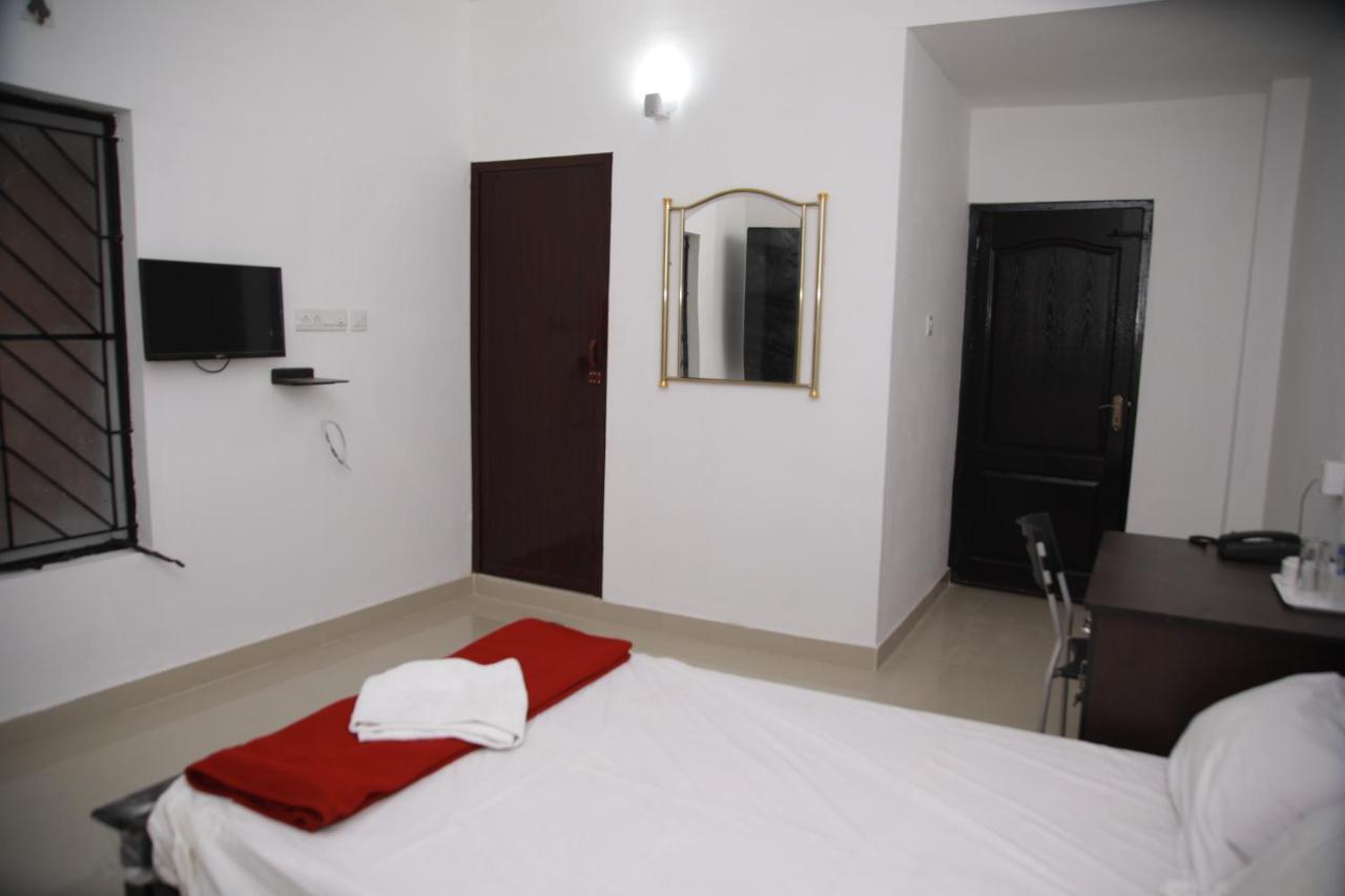 Meghna Residency Hotel Thiruvananthapuram Ngoại thất bức ảnh