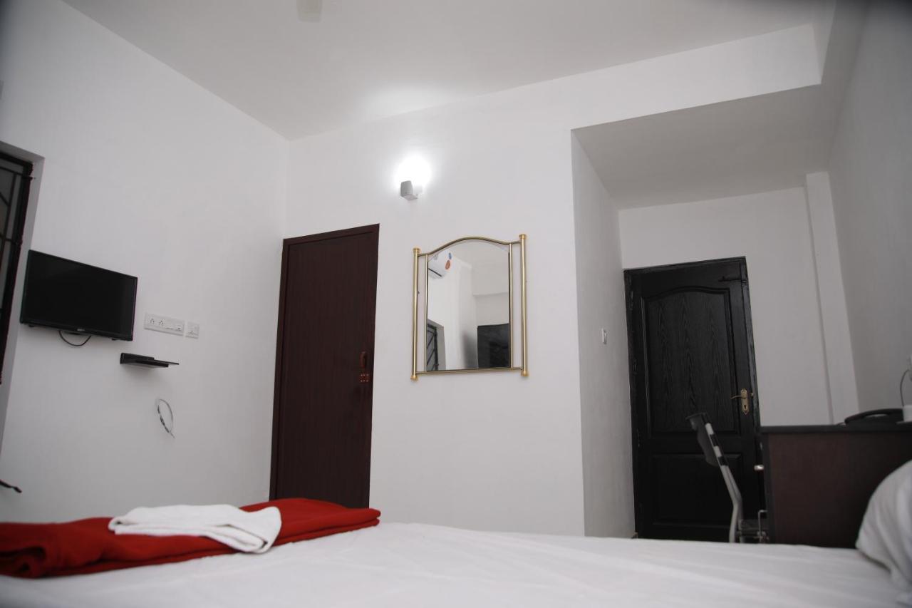 Meghna Residency Hotel Thiruvananthapuram Ngoại thất bức ảnh