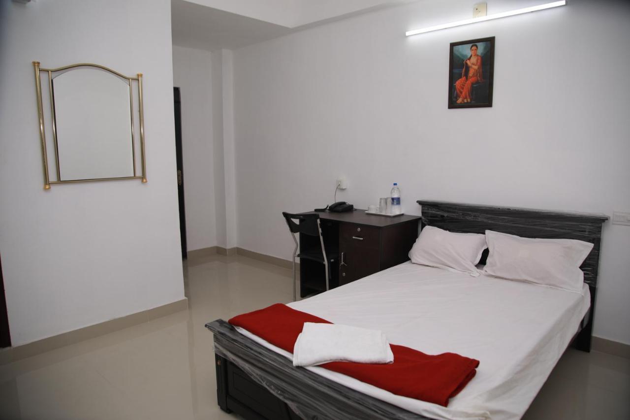 Meghna Residency Hotel Thiruvananthapuram Ngoại thất bức ảnh