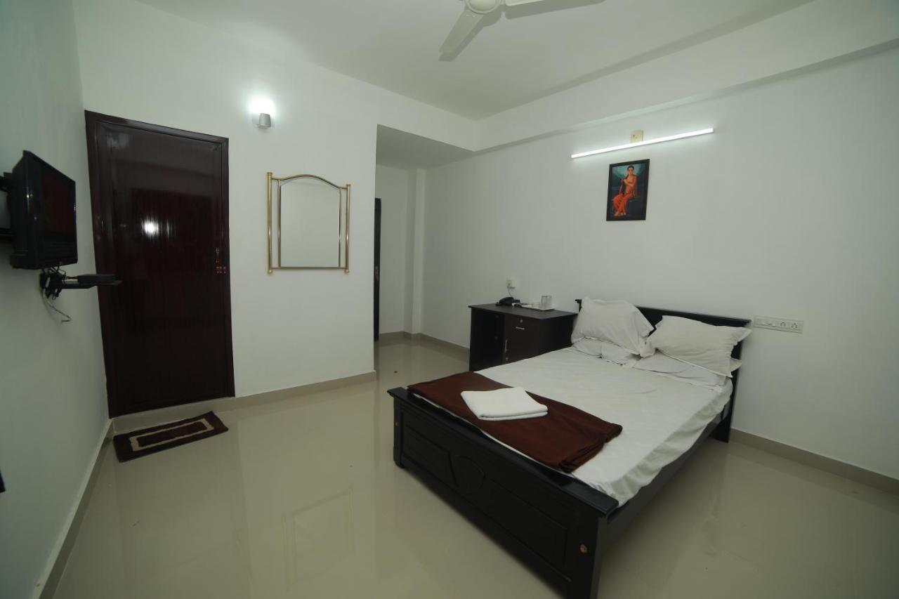 Meghna Residency Hotel Thiruvananthapuram Ngoại thất bức ảnh