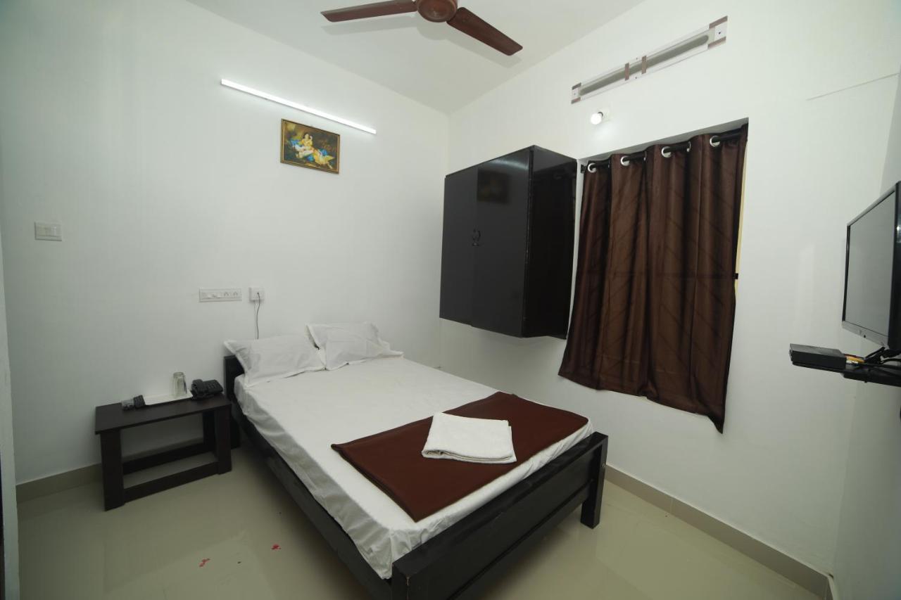 Meghna Residency Hotel Thiruvananthapuram Ngoại thất bức ảnh