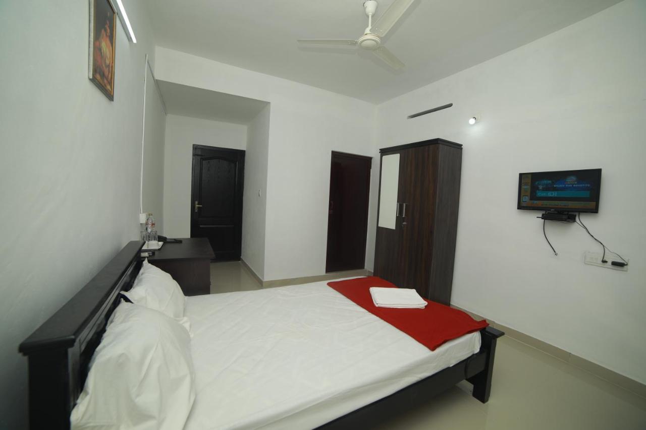 Meghna Residency Hotel Thiruvananthapuram Ngoại thất bức ảnh