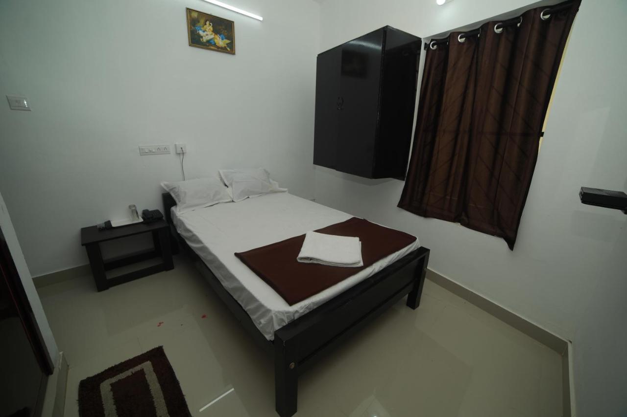 Meghna Residency Hotel Thiruvananthapuram Ngoại thất bức ảnh