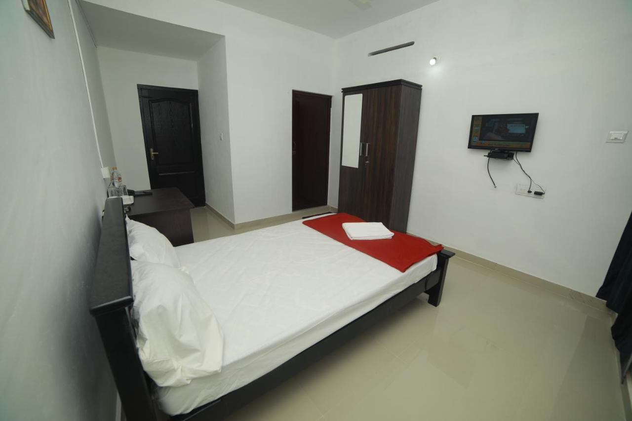 Meghna Residency Hotel Thiruvananthapuram Ngoại thất bức ảnh
