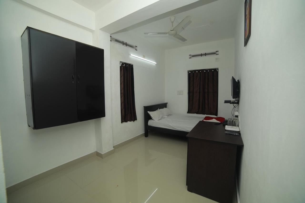 Meghna Residency Hotel Thiruvananthapuram Ngoại thất bức ảnh