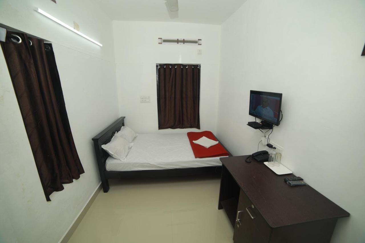 Meghna Residency Hotel Thiruvananthapuram Ngoại thất bức ảnh