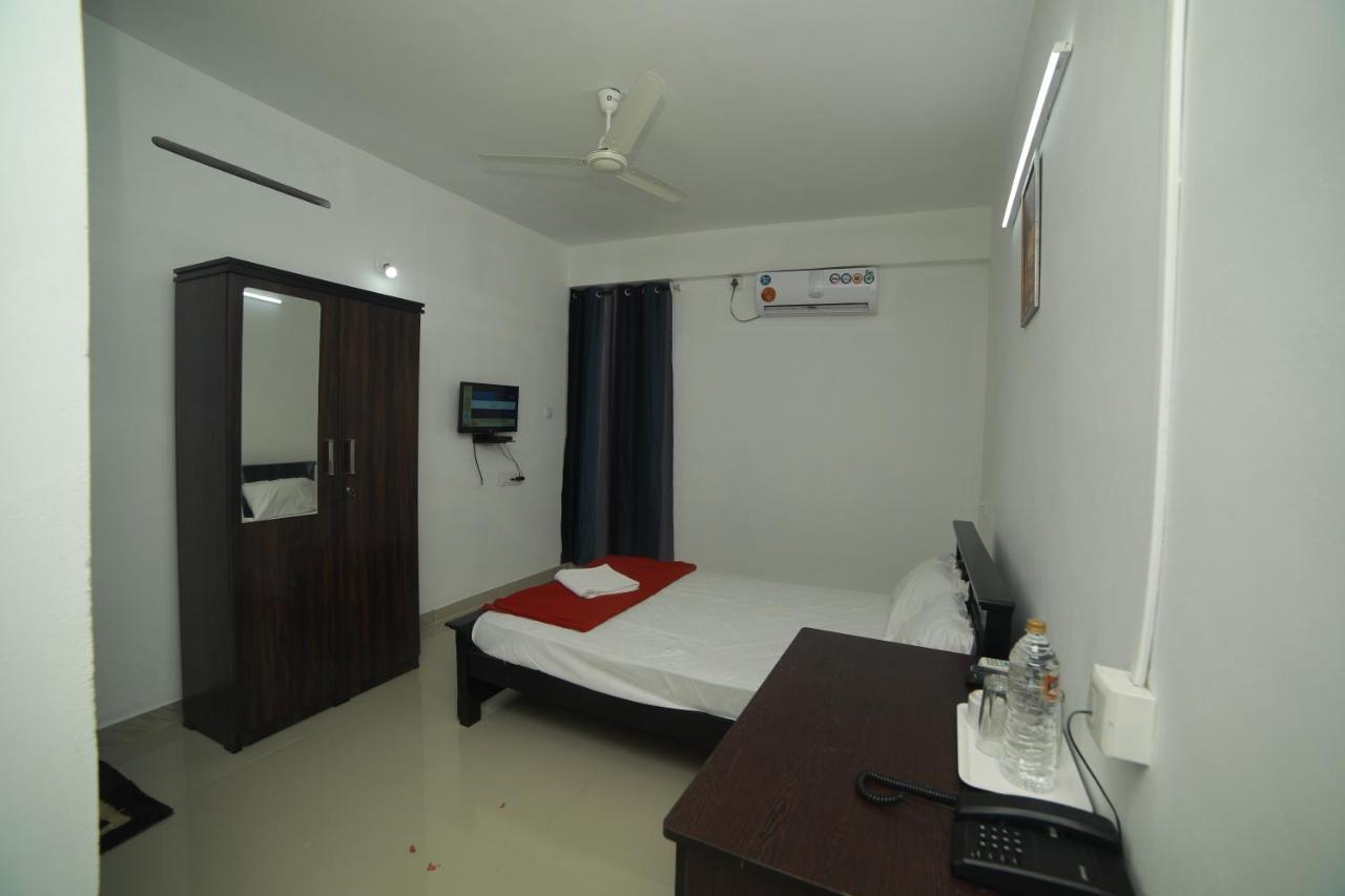 Meghna Residency Hotel Thiruvananthapuram Ngoại thất bức ảnh