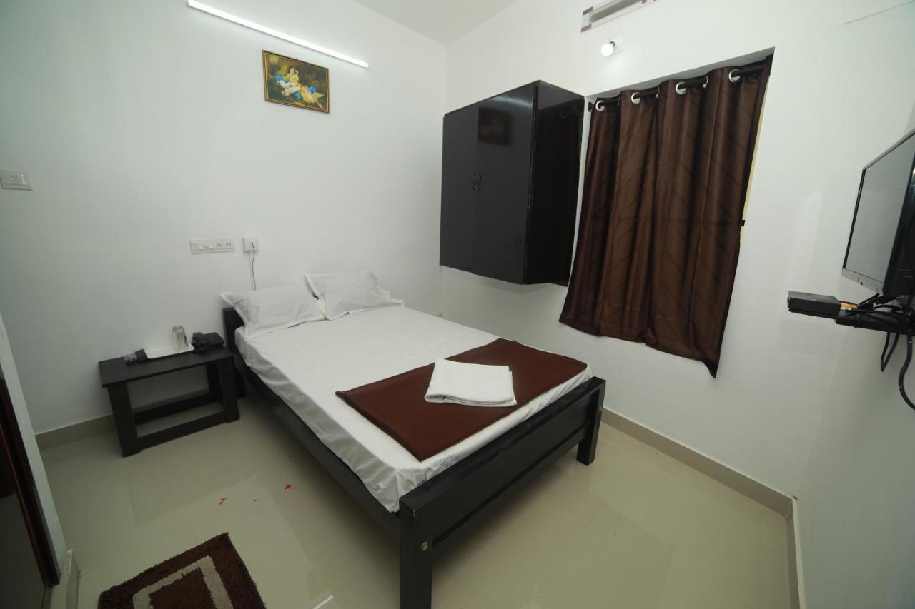 Meghna Residency Hotel Thiruvananthapuram Ngoại thất bức ảnh