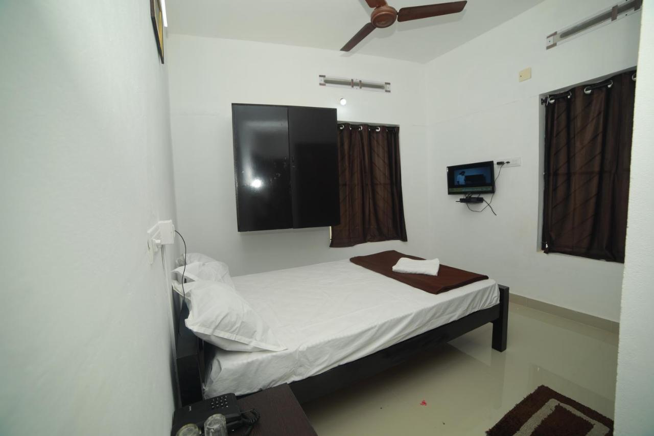 Meghna Residency Hotel Thiruvananthapuram Ngoại thất bức ảnh