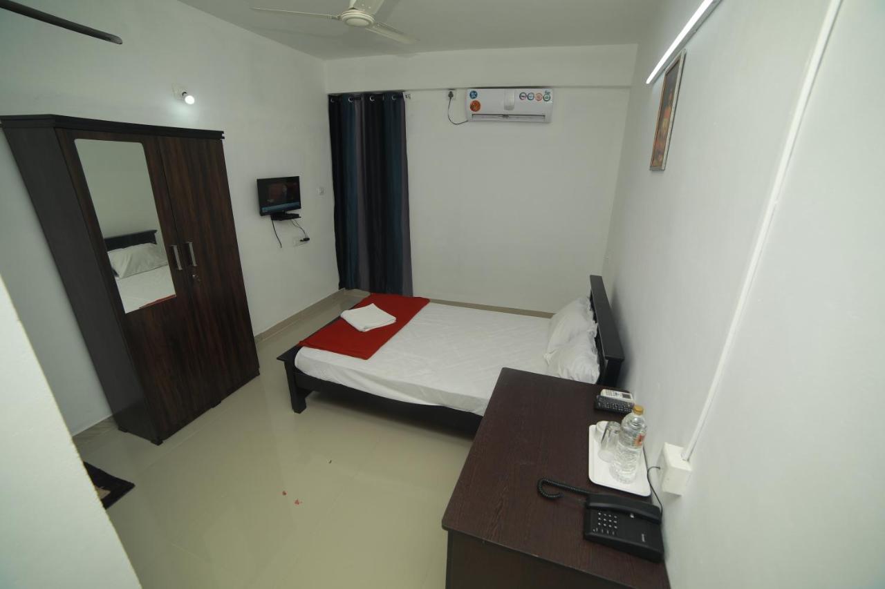 Meghna Residency Hotel Thiruvananthapuram Ngoại thất bức ảnh