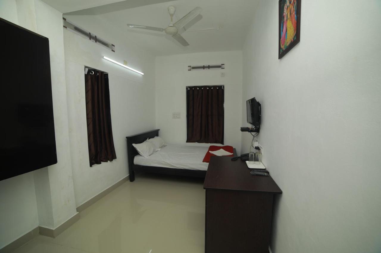 Meghna Residency Hotel Thiruvananthapuram Ngoại thất bức ảnh