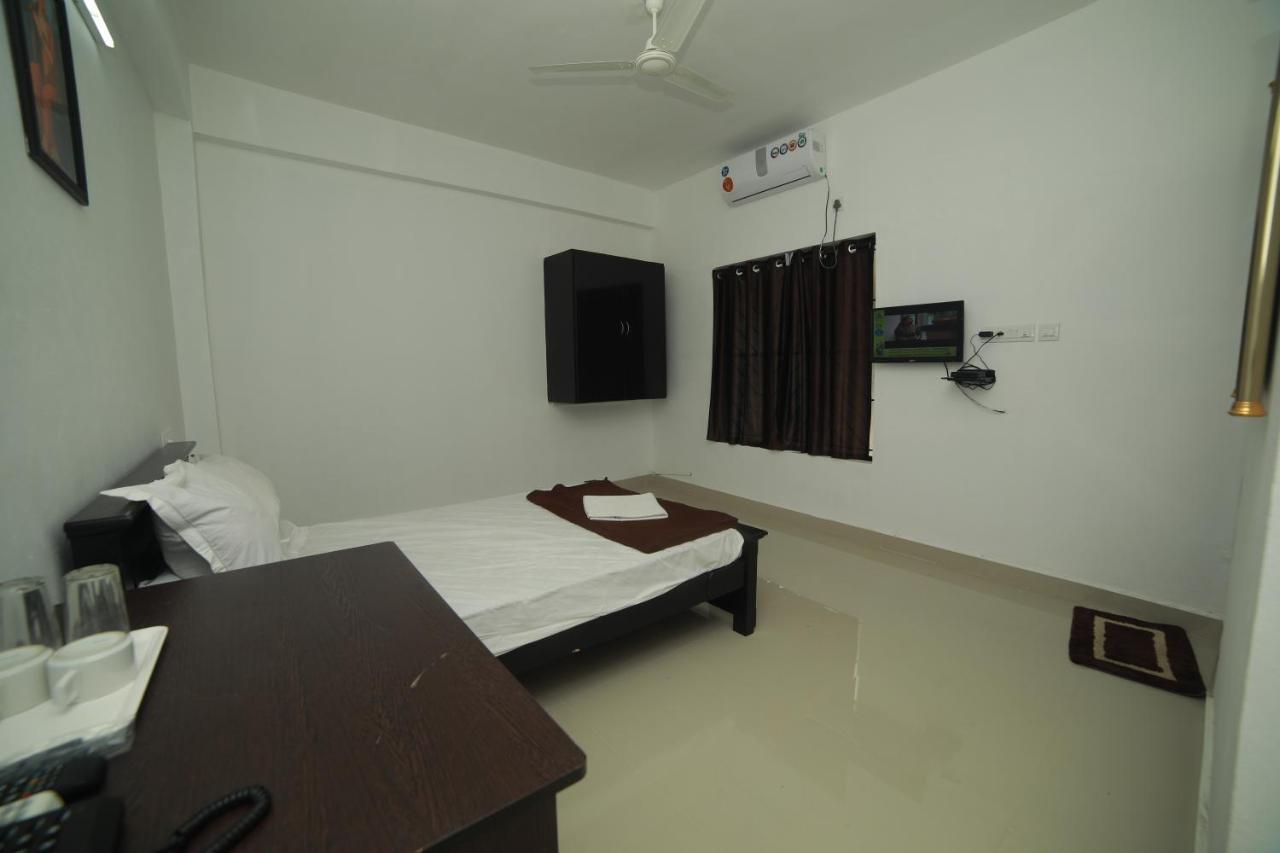 Meghna Residency Hotel Thiruvananthapuram Ngoại thất bức ảnh